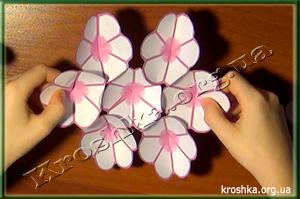 Пасхальные яйца украшены декупажем