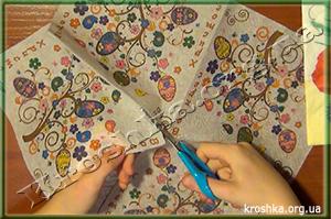 Вырезаем из пасхальной салфетки детали